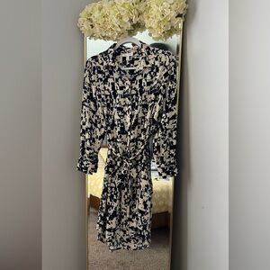 Prologue Black and White Sheath Dress with Bishop Sleeves